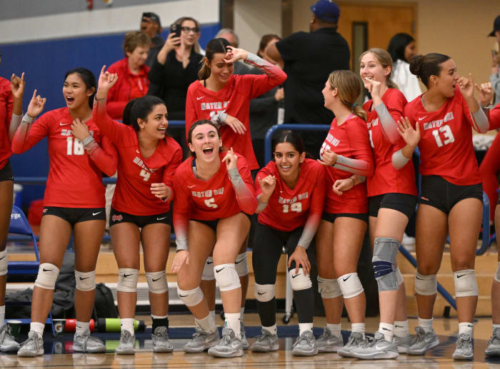 The Monarchs begin to celebrate